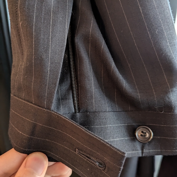 SOLD/// Strellson Striped Charcoal Suit 38/32 'Lucky Livio' - Picture 7 of 9